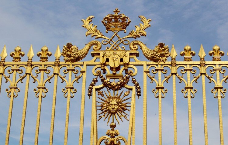 Сибирский версаль. Король-солнце Людовик 14 в Версале. Версаль Королевская решётка.