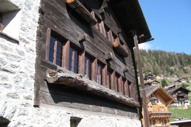 Вид на дом от входа 
