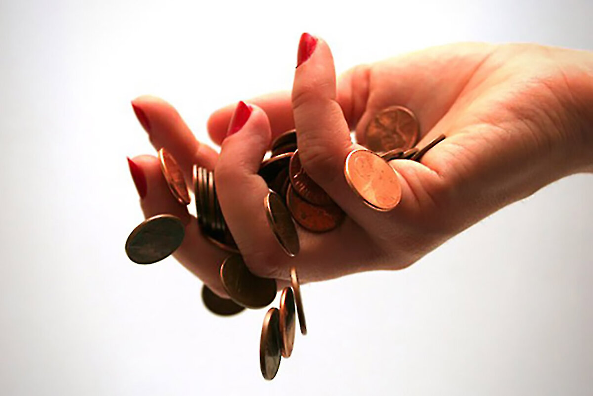 Деньги уходящие из бюджета. Бюджет россии деньги. Мир из денег. Деньги инвестиции. Как называется деньги которые тратят из бюджета.