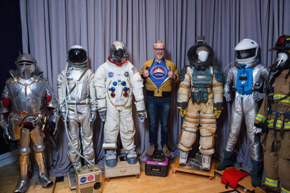 Коллекция винтажных скафандров Адама Сэвиджа.