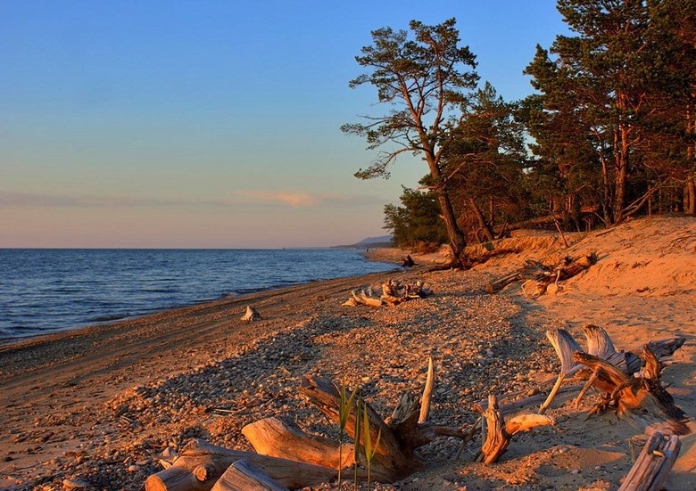 Озеро Байкал, на берегу залива Провал