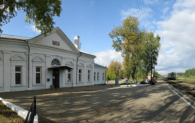 Здание вокзала в Угличе.