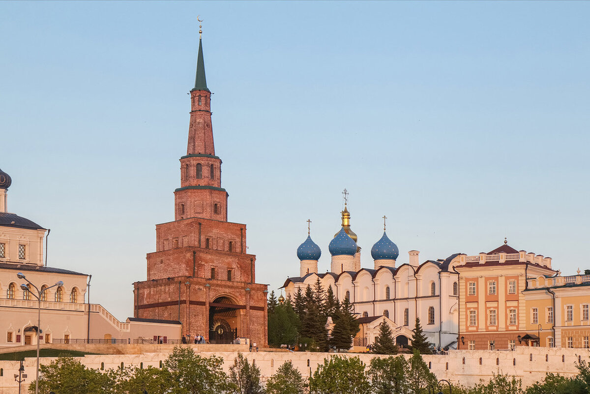 падающая башня сююмбике казань