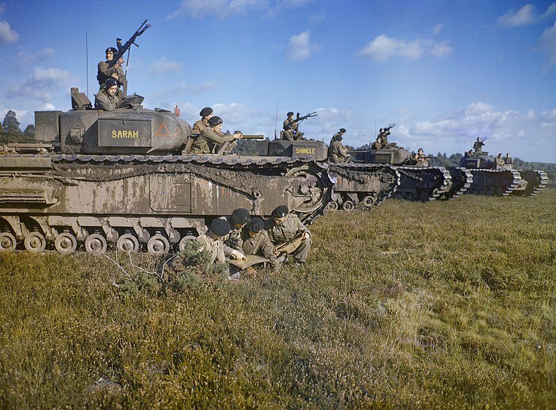 Танк «Черчилль» был самым успешным британским танком во время Второй мировой войны, мощной оборонительной точкой и многофункциональной орудийной платформой.-2