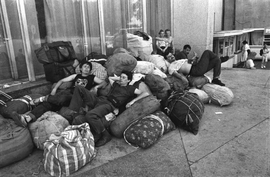 Челноки в Аэропорту Владивостока, 1992 год