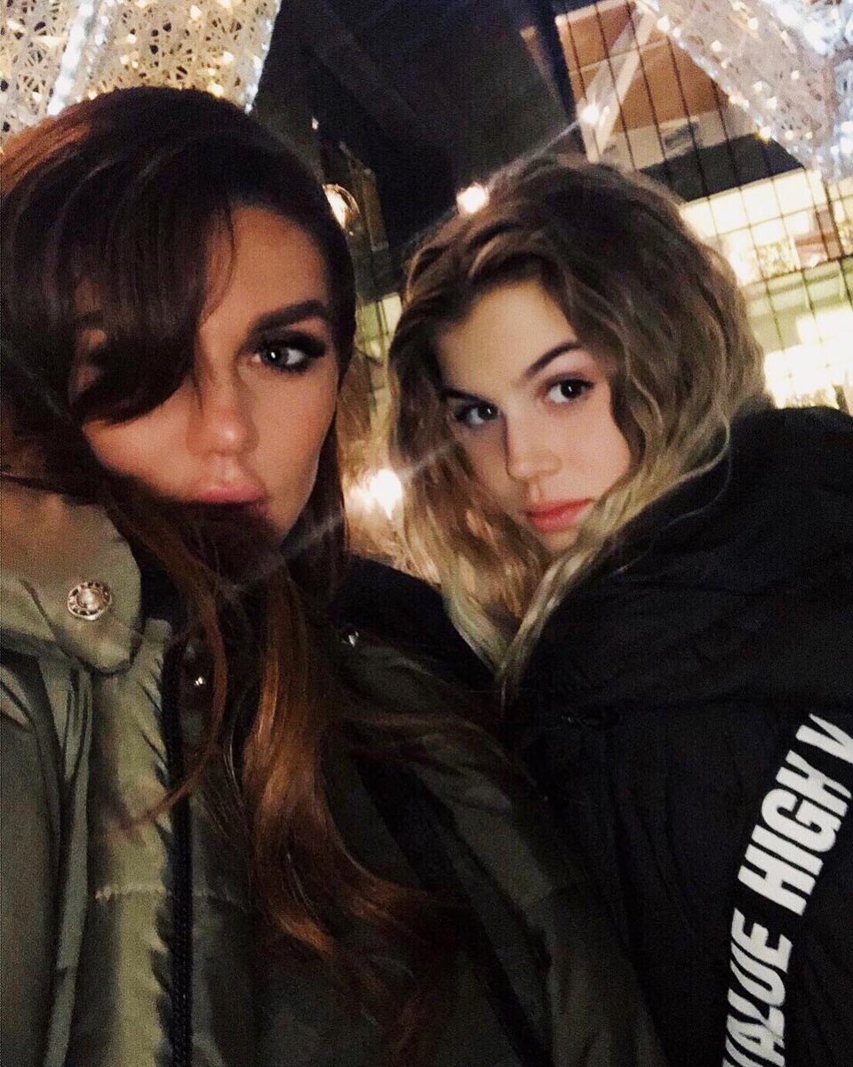 На фото Анна Седокова и её старшая дочь Алина Белькевич (Социальные сети)