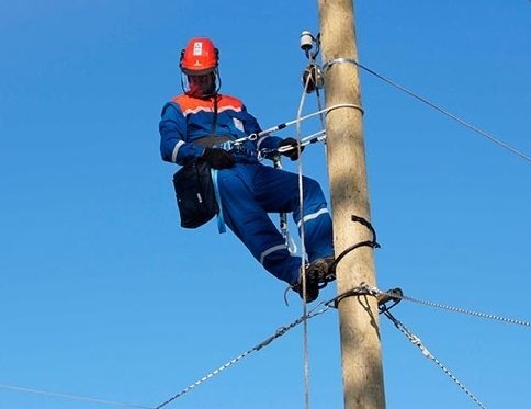 29.09.15г. мне отсоединили электрокабель, питающий мой дом, от опоры, при этом меня правление СНТ "Восход" назначило должником и попросило оплатить мифический долг за свет в 14.000 рублей.