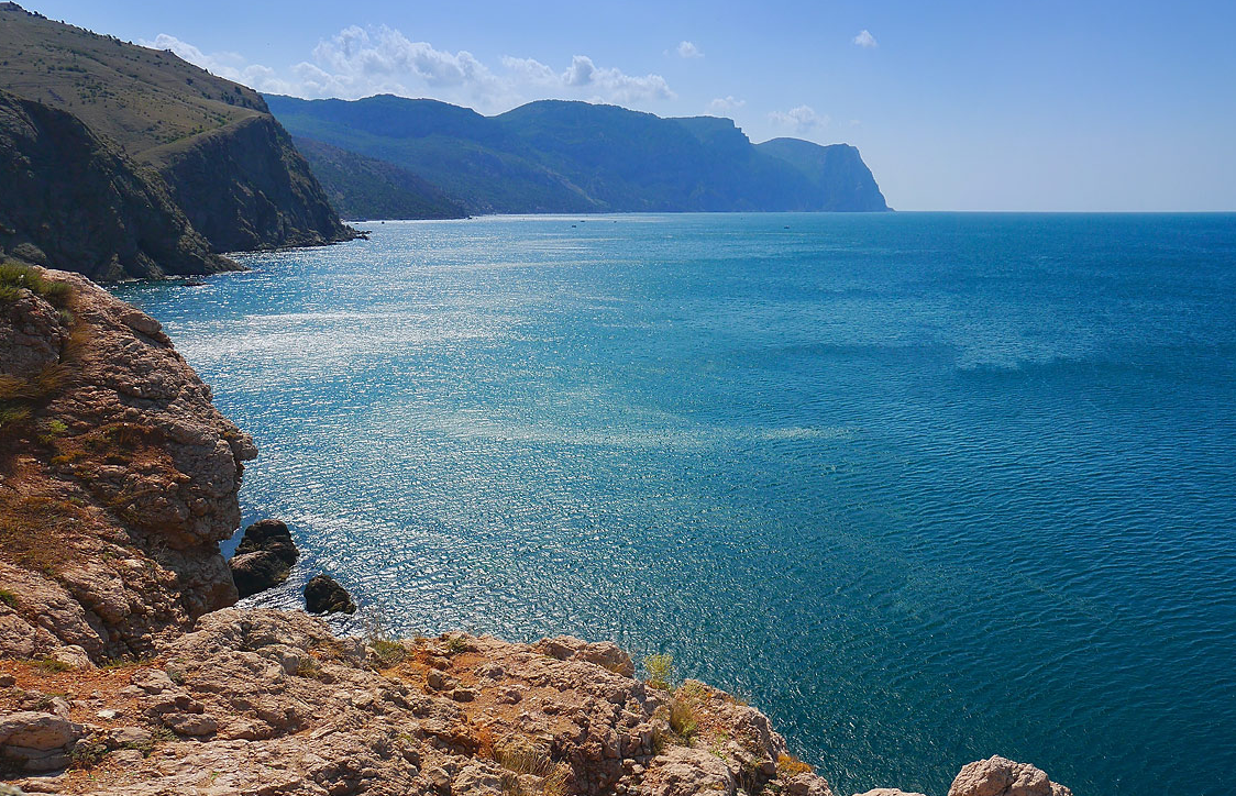 Черное море это. Негостеприимное море черное море. Черная соя. Черно море. Берег черного моря.