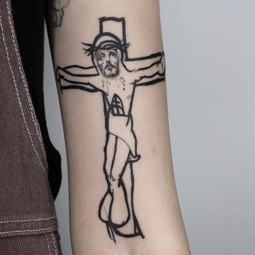 Обычные тату. Популярные тату на руке маленькие. Обычные тату. Обычные татуировки. Маленькие реалистичные тату.