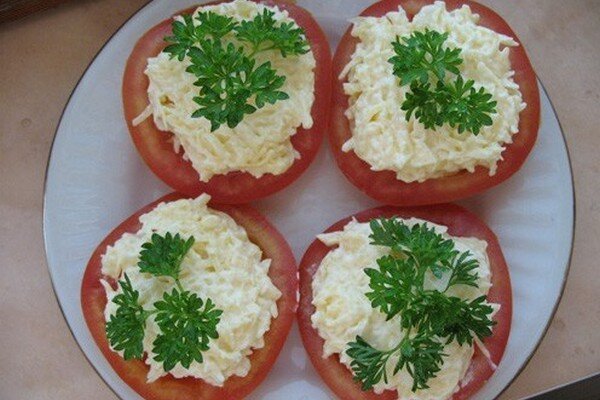 Вкусная и быстрая закуска из помидоров