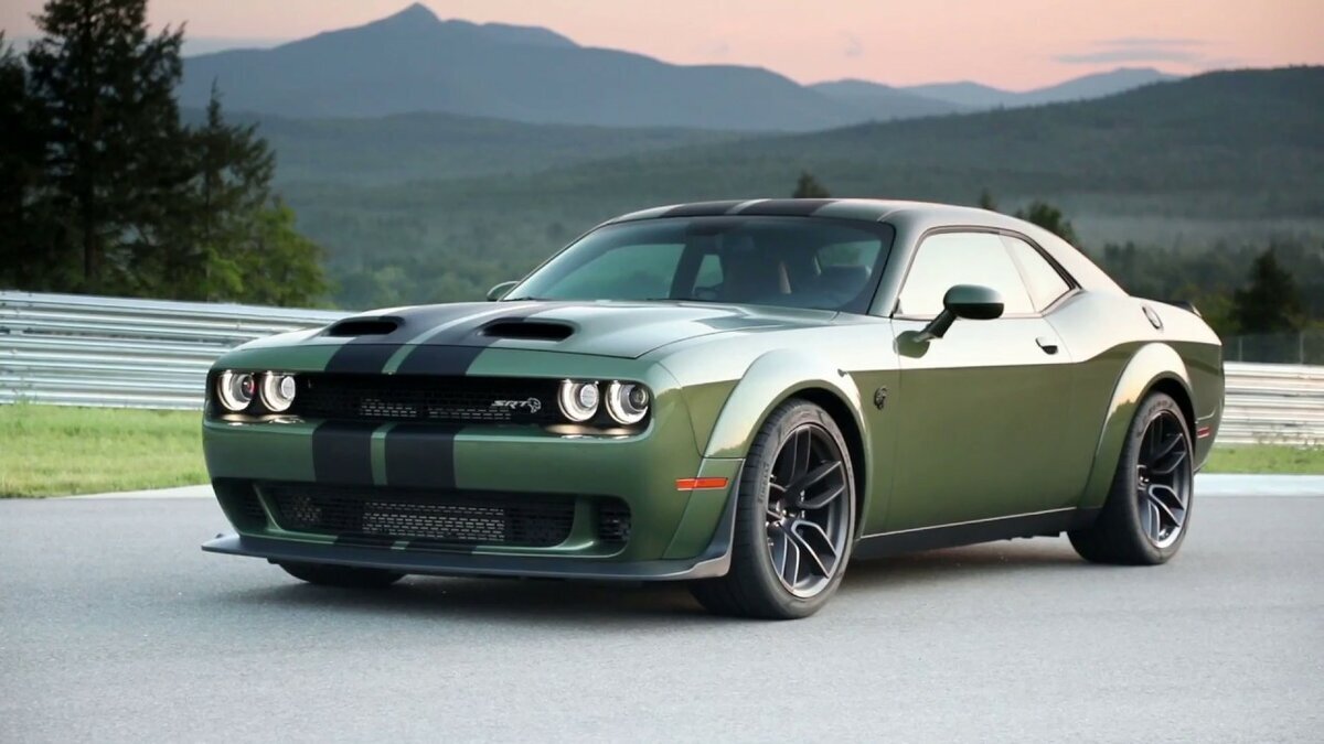 Dodge Challenger srt8 2021