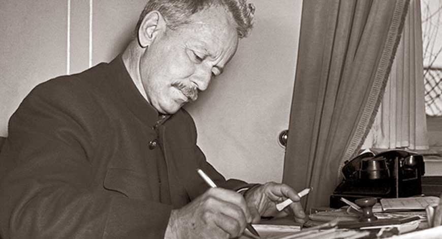  Возможно, Шолохов в своем рассказе пытался с помощью намеков рассказать историю предателя