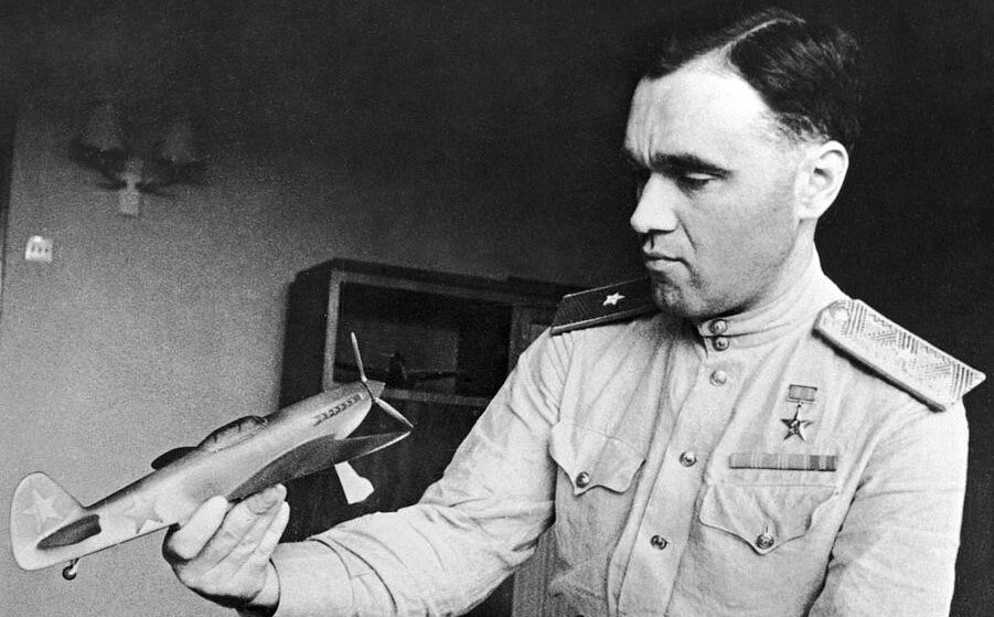 Александр Яковлев