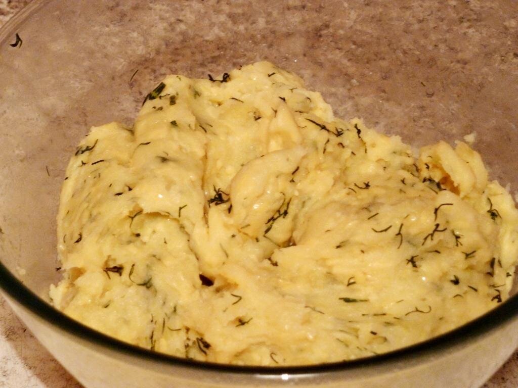 Хачанов картошкой и сыром. Снек с картофелем сыром и зеленью. Нарта скартоыелем домашним сыром и зеленью. Хабизгини с картошкой и сыром. Картошка с сулугуни грузинский рецепт