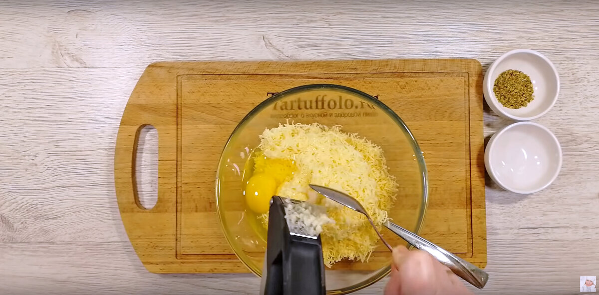 Нежные, ароматные творожно-сырные палочки за 20 минут понравятся абсолютно всем!