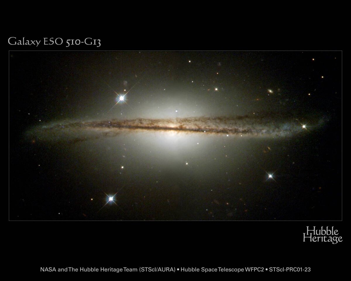 Галактика ESO 510-13, которая очень похожа на Млечный Путь, Credit: STScl/AURA