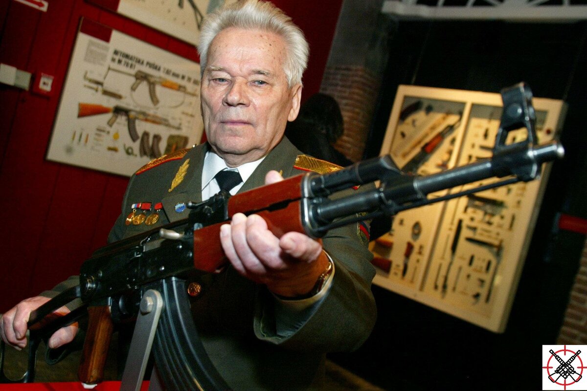 Михаил Тимофеевич с АК-47