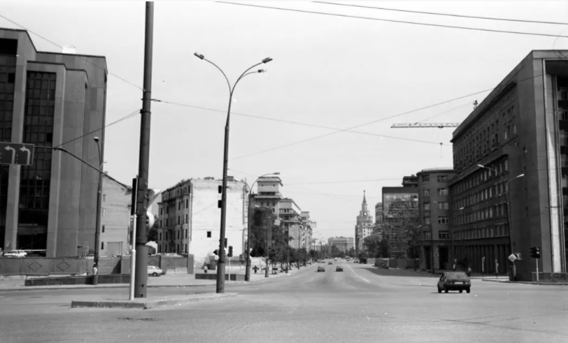 Проспект Сахарова, 1992 год. Источник фото: https://pastvu.com/p/69192