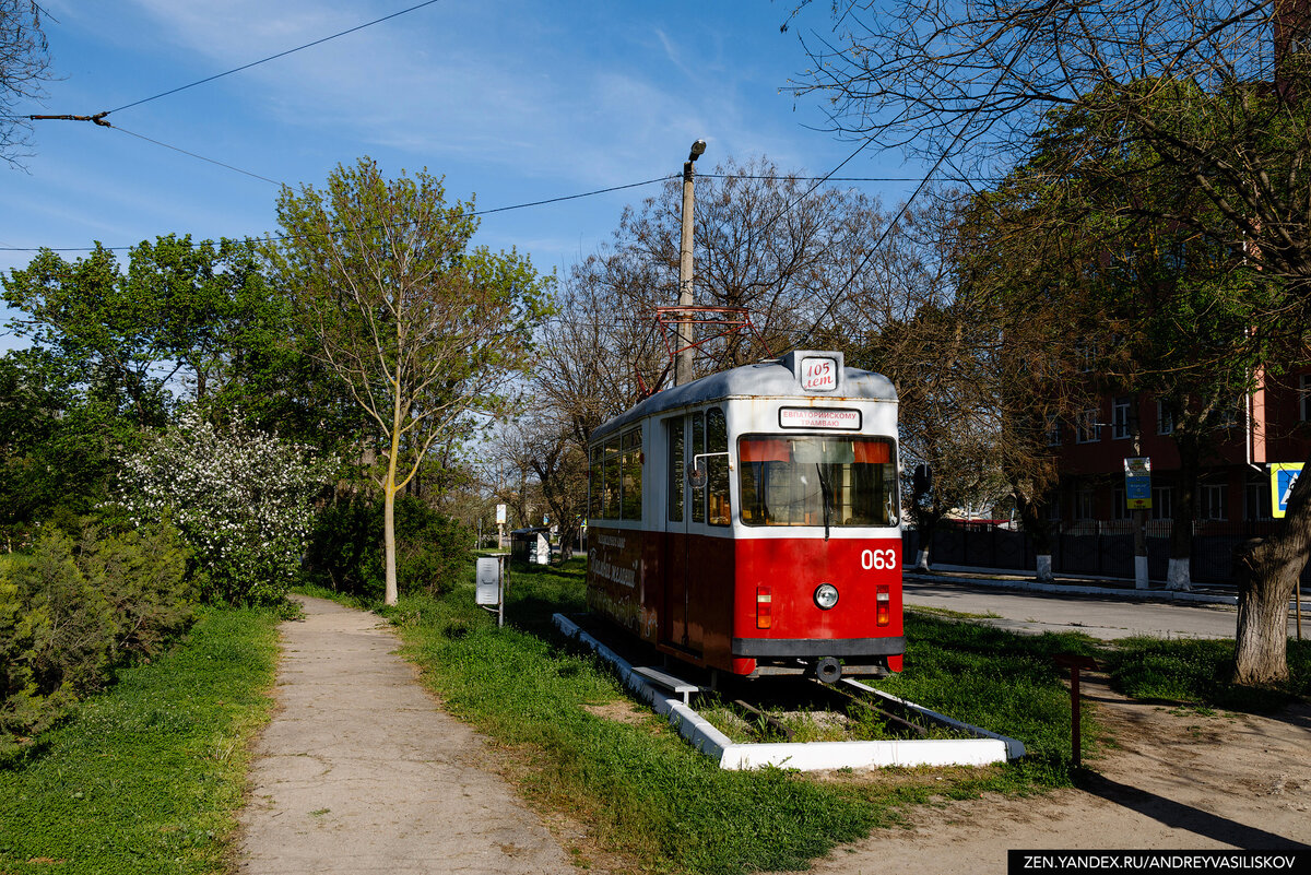 памятник трамваю в Евпатории