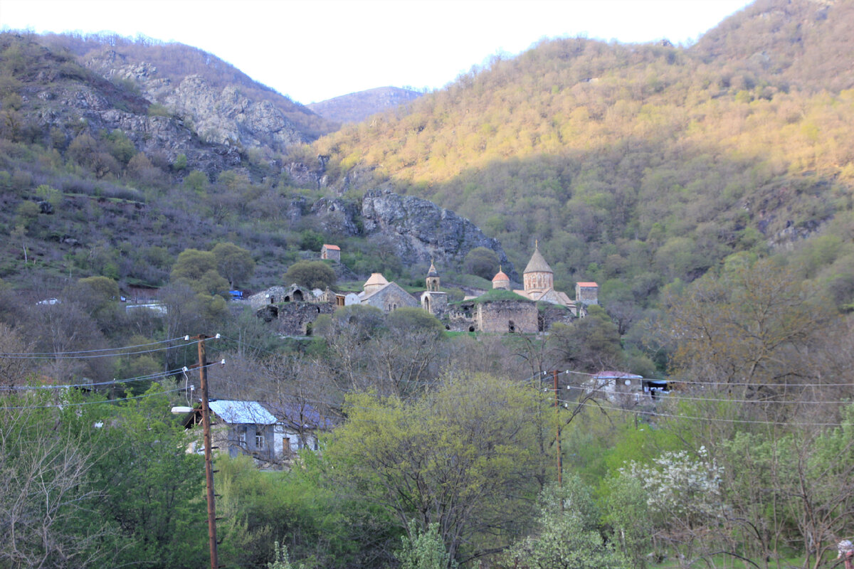 Раннее апрельское утро в селе Дадиванк.