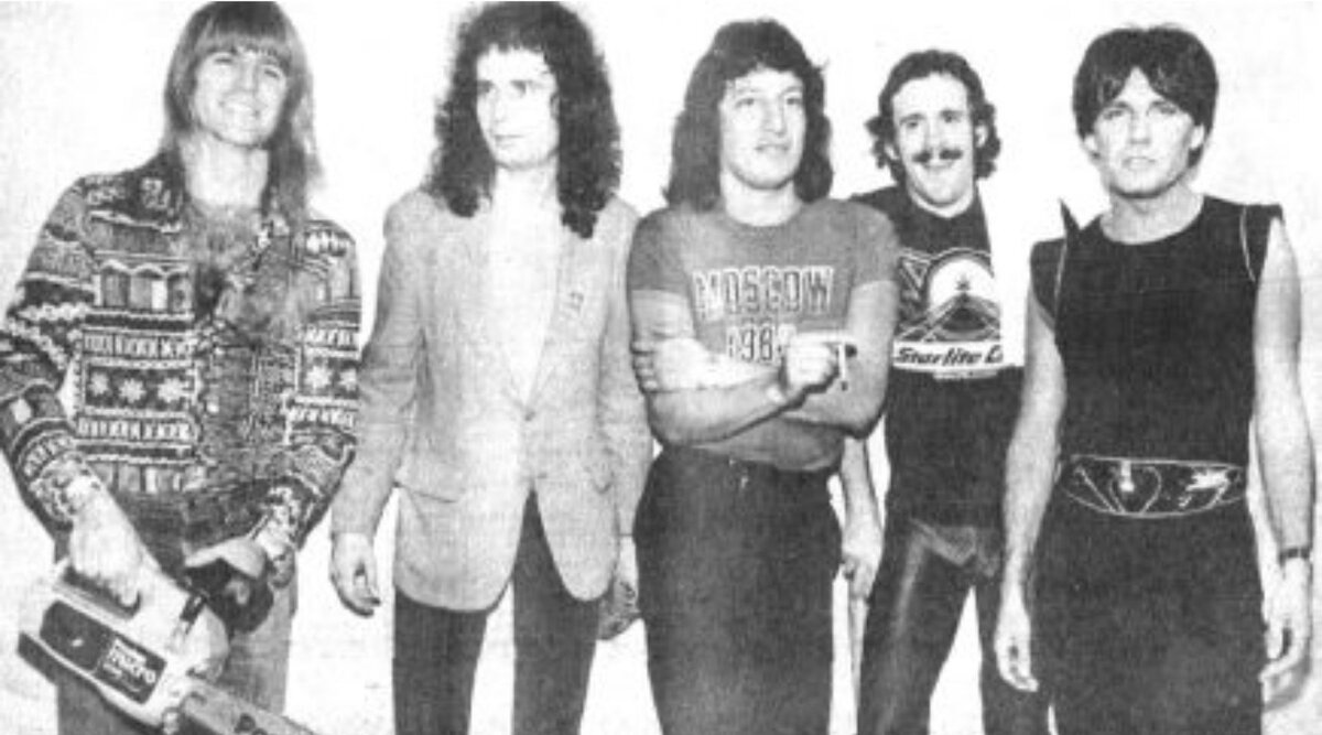  Дик Юргенс (ударные), Тони Флинн (гитара), Том Де Ривера (бас),  Джефф Эмери (клавишные) и Род Эванс (вокал)