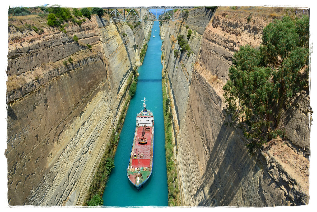 Коринфский канал в Греции