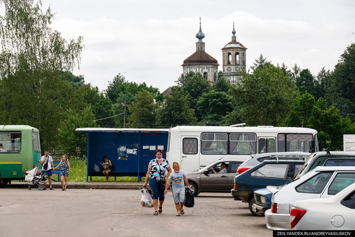 Газель 2705 пассажирская. Автоэкспресс красный холм. Свалка машин. Торопец город. Авто торопец авто.