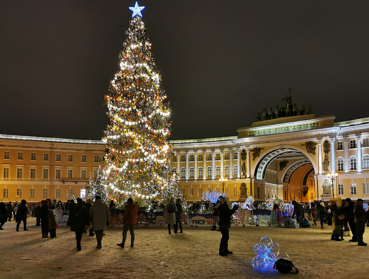 Главная ёлка Санкт-Петербурга на Дворцовой площади