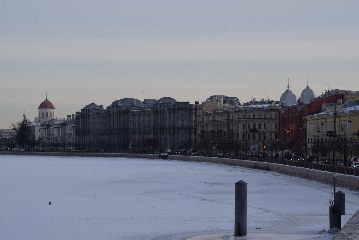 Набережная Макарова в Санкт-Петербурге