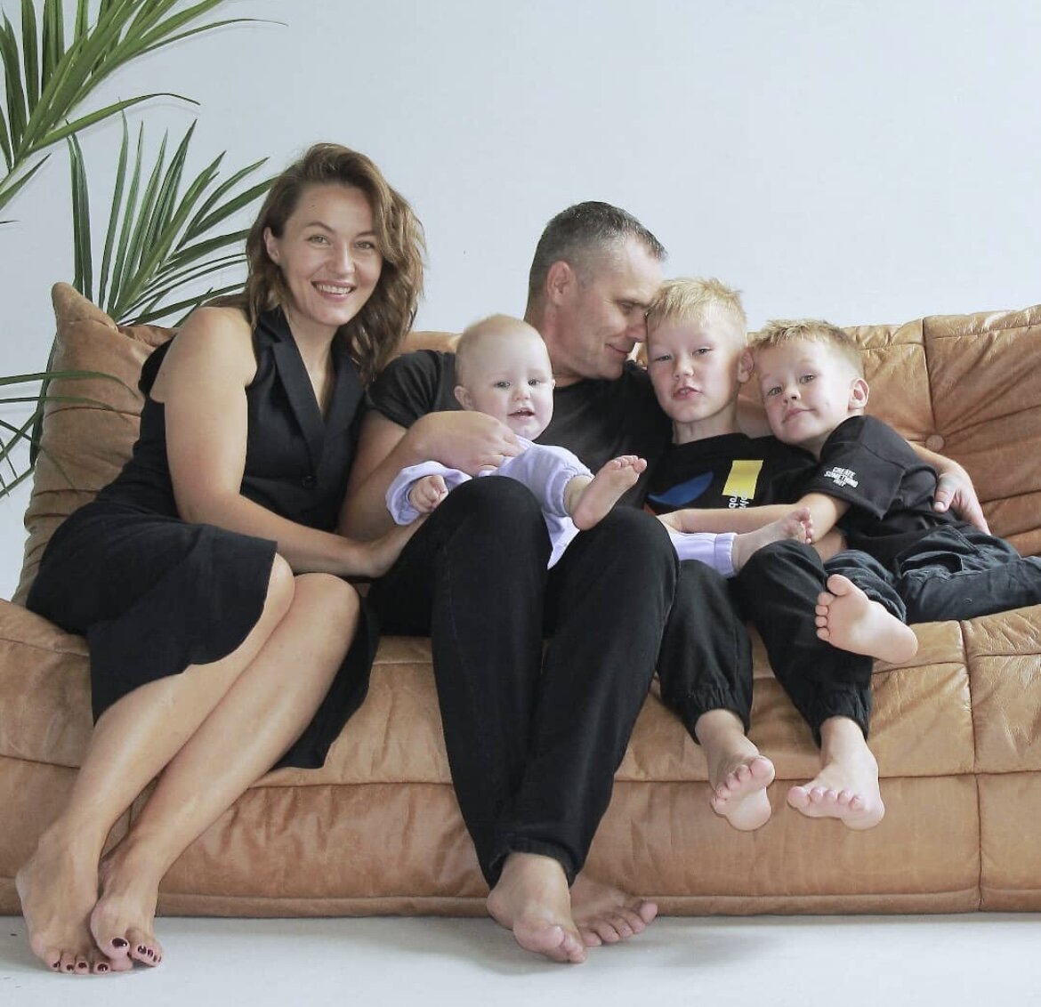 Очень часто хочется отстаивать лишь свои интересы , свою позицию, свои нравы ! Но одно я поняла, что отстаивать нужно любовь , дружбу и взаимопонимание ! Моя семья - мое богатство !