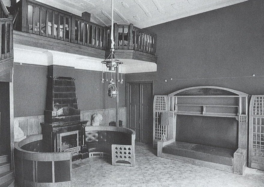 Читальный зал библиотеки в Денежном переулке