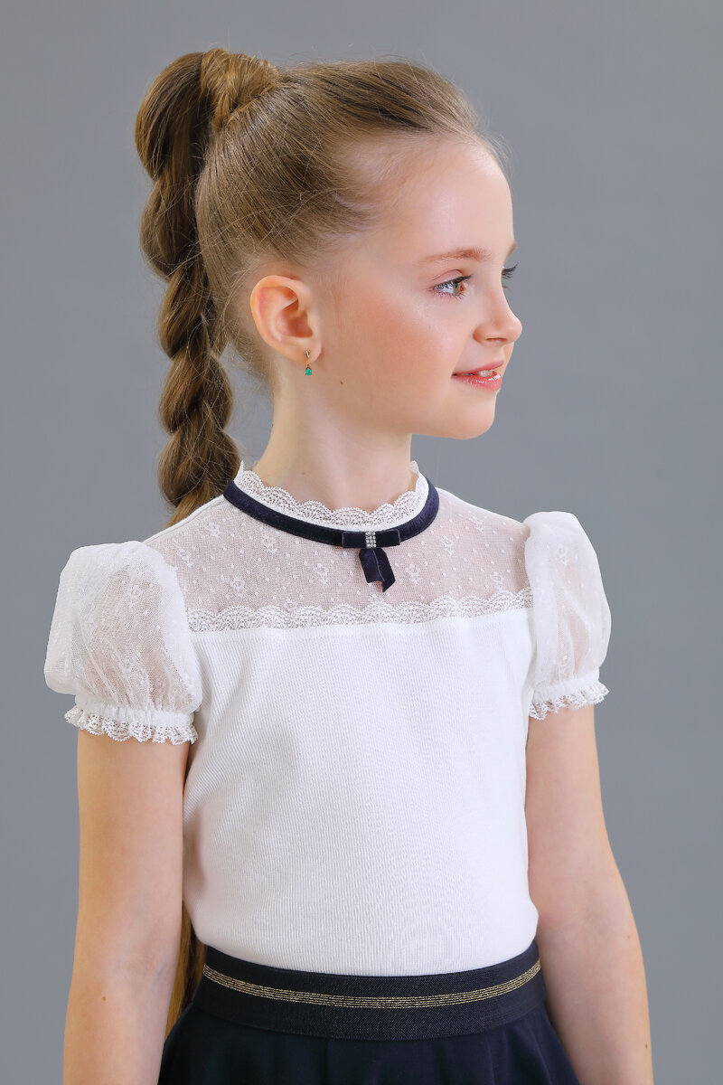 Низ блузки - мягкий, тянущийся трикотаж - это очень удобно и практично.