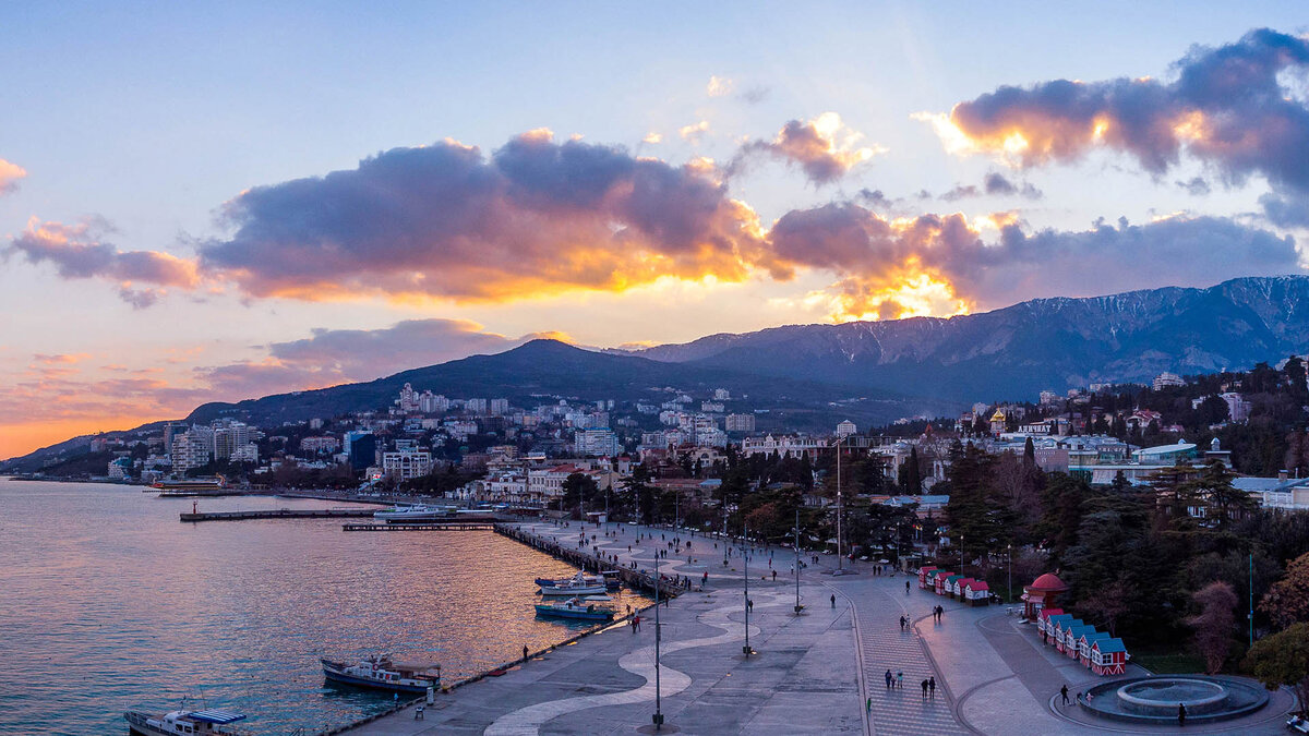     В Крыму начали штрафовать за неоплаченную парковку Фото: sk-intour.ru.
