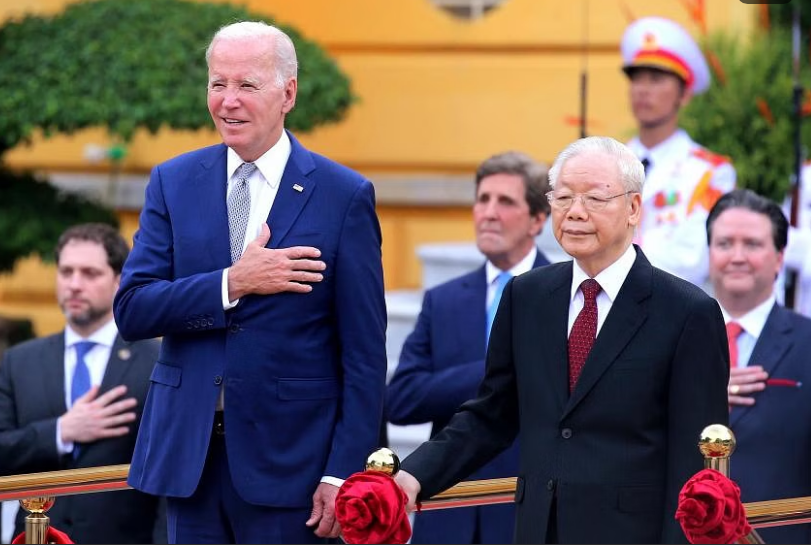 Байден и товарищ Фу Чонг. Фото из открытых источников