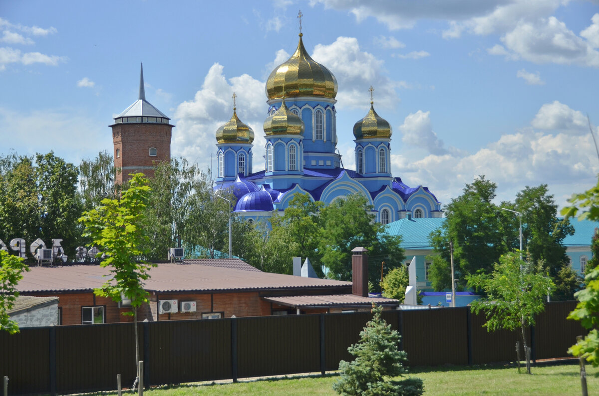 Паломники как основа экономики небольшого города: как выглядит 