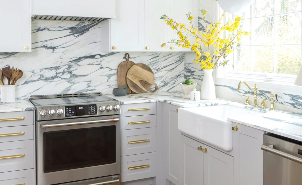 Кухонные фартуки под мрамор в интерьере. Галерея №2