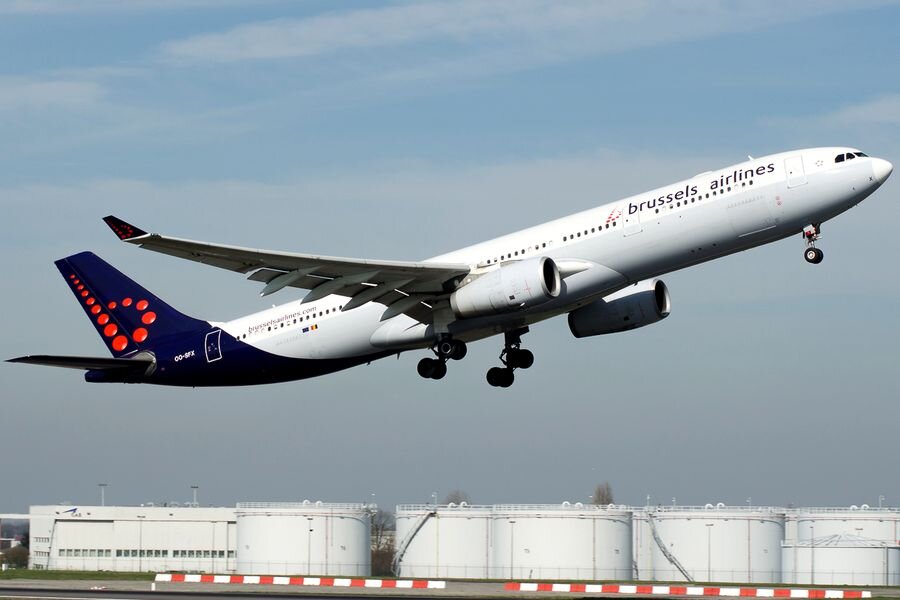 Airbus A330-200 и -300 используются на трансатлантических линиях и маршрутах из Брюсселя в Африку южнее Сахары. На фото: Airbus A330-343 авиакомпании Brussels Airlines, Matteo Lamberts, planespotters.net