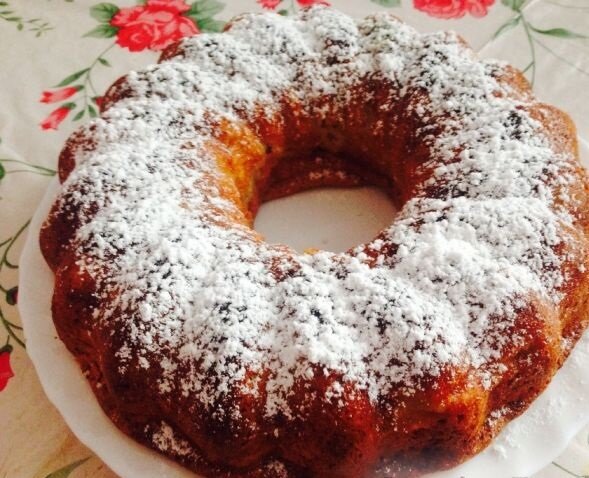 Продукты (на 12 порций) Яйца - 4 шт.
Сахар - 1 стакан (средний)
Мука - 5 ст. ложек с горкой
Ванилин - 1 пакетик
Разрыхлитель - 1 пакетик
Яблоки - 2 шт.
