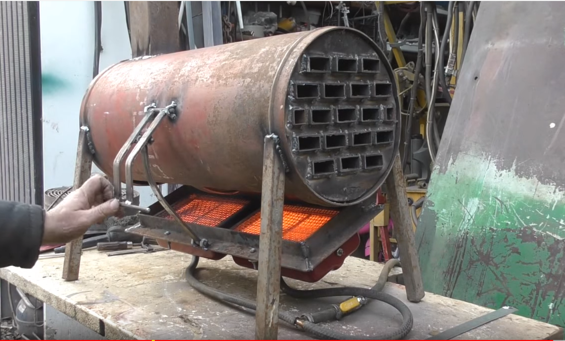 Приспособа для болгарки понравилась,можно было отдельный видос запилить.Печка сделана хорошо и видео зачетное и мастер колоритный,только она прожорливая очень и лично мне не нужна.Я за печки﻿ с дымоходом,чтоб дышалось хорошо.