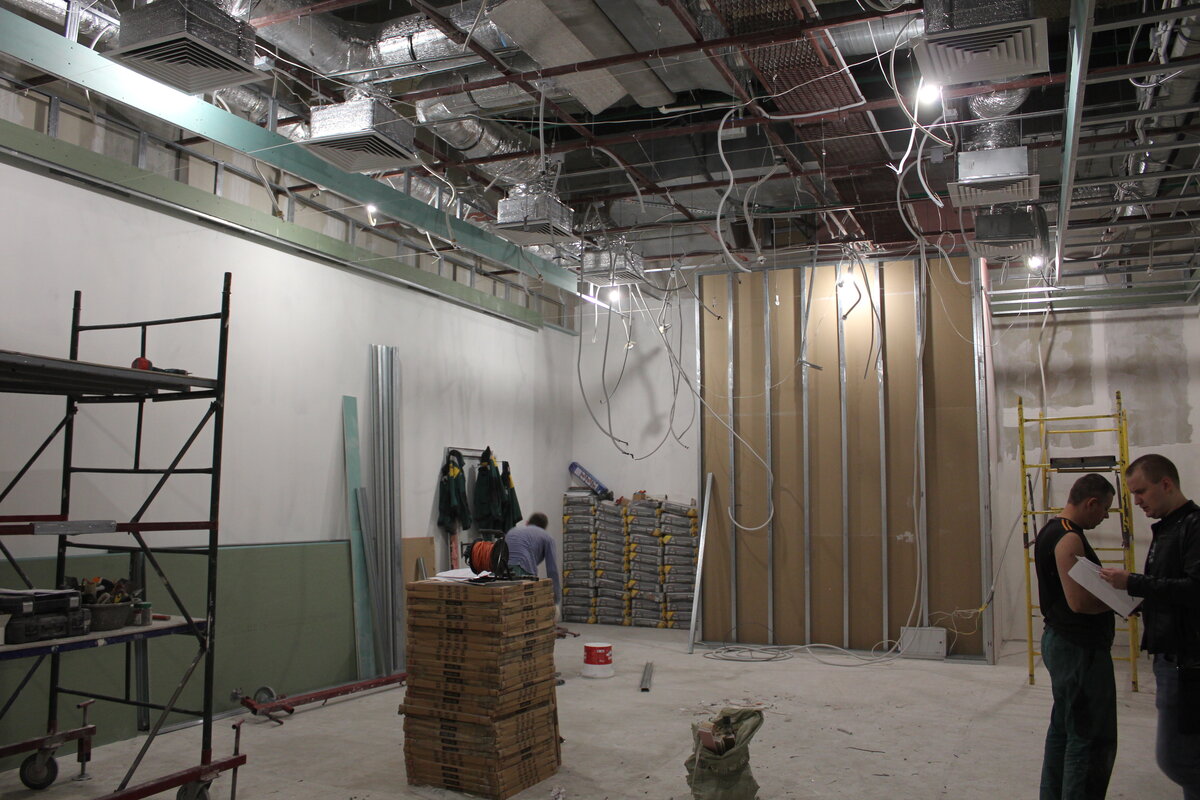 Стандартная картина в магазине торгового центра.