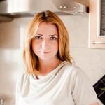 Ольга Барановская,
редактор рубрики Рецепты от Restoran.ruВместо копченой курицы вполне можно взять вареную или запеченную, с копченой просто пикантнее и экзотичнее.