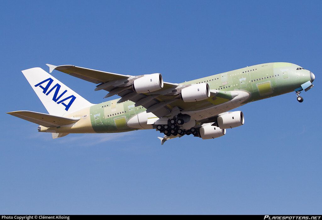 Первый airbus. Airbus a380 all Nippon Airways. All Nippon Airways a380.