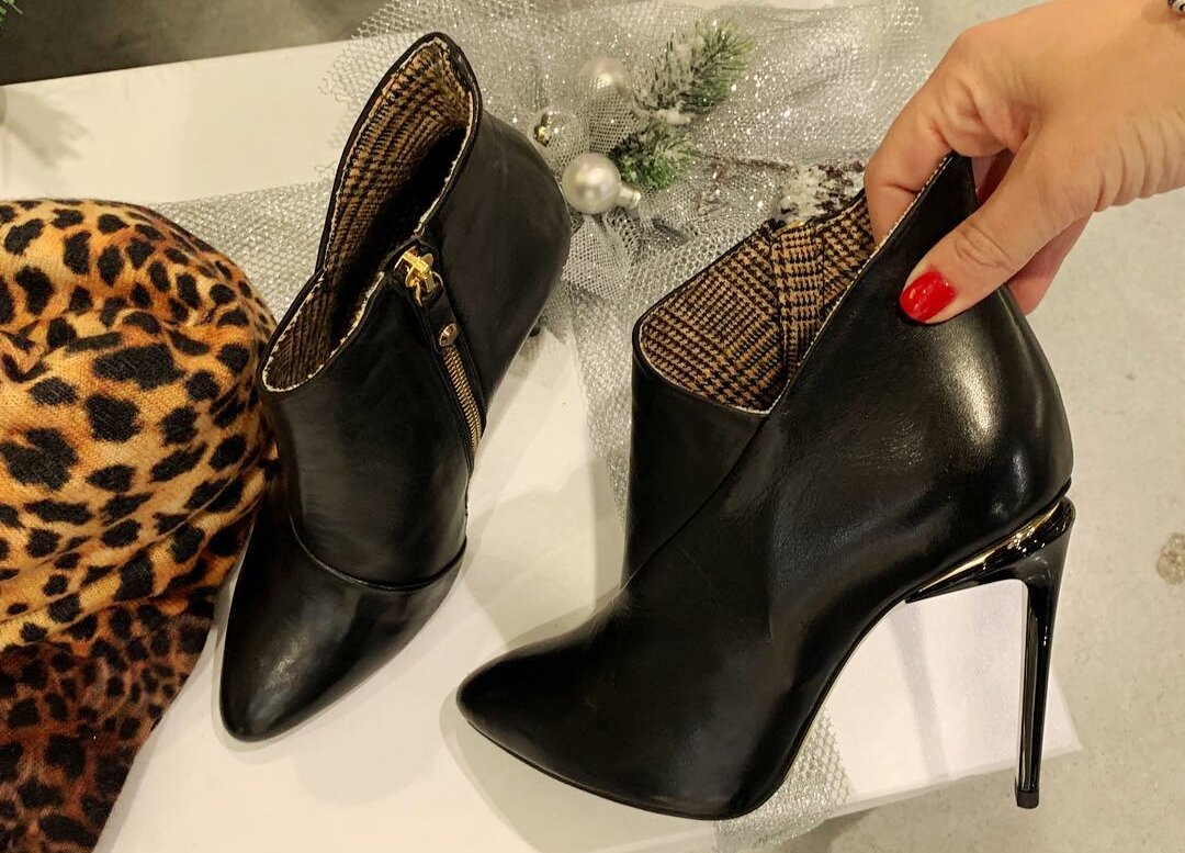 Женские ботильоны, столь любимые сегодня многими модницами, деловыми дамами и практичными домохозяйками
