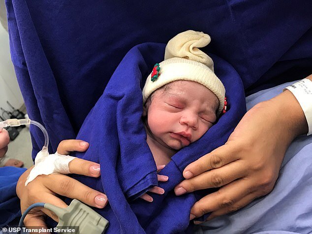 Первое фото здоровой малышки