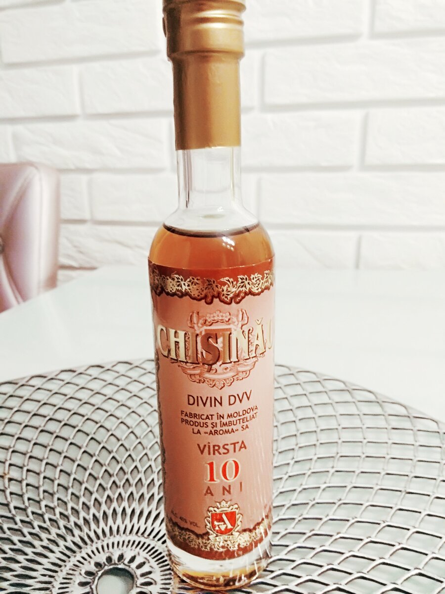 Коньяк (дивин) "Chisinau" «Кишинэу» – 10 лет