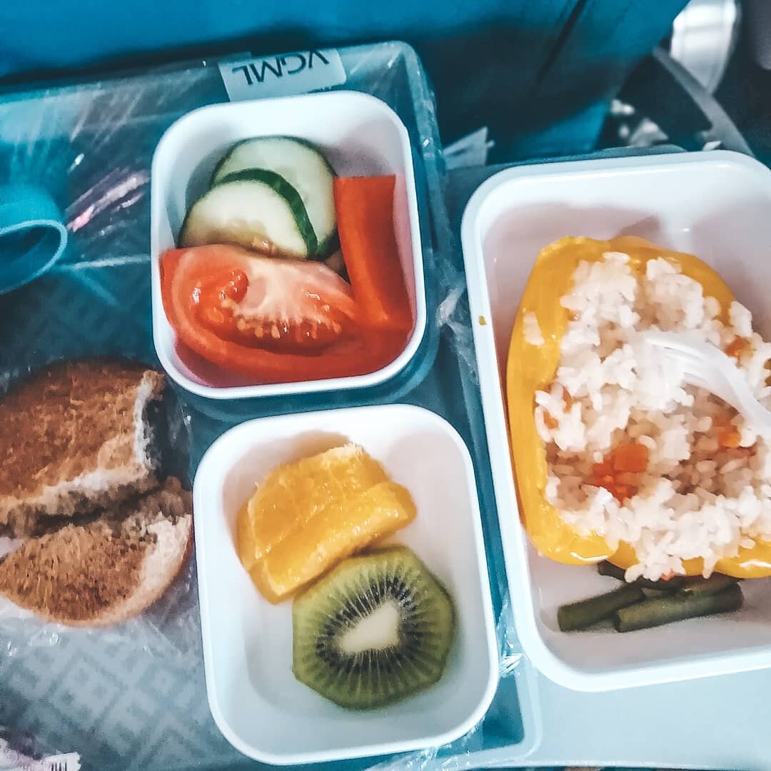 Вам курицу или рыбу? Чем кормят в самолетах российских и иностранных ...