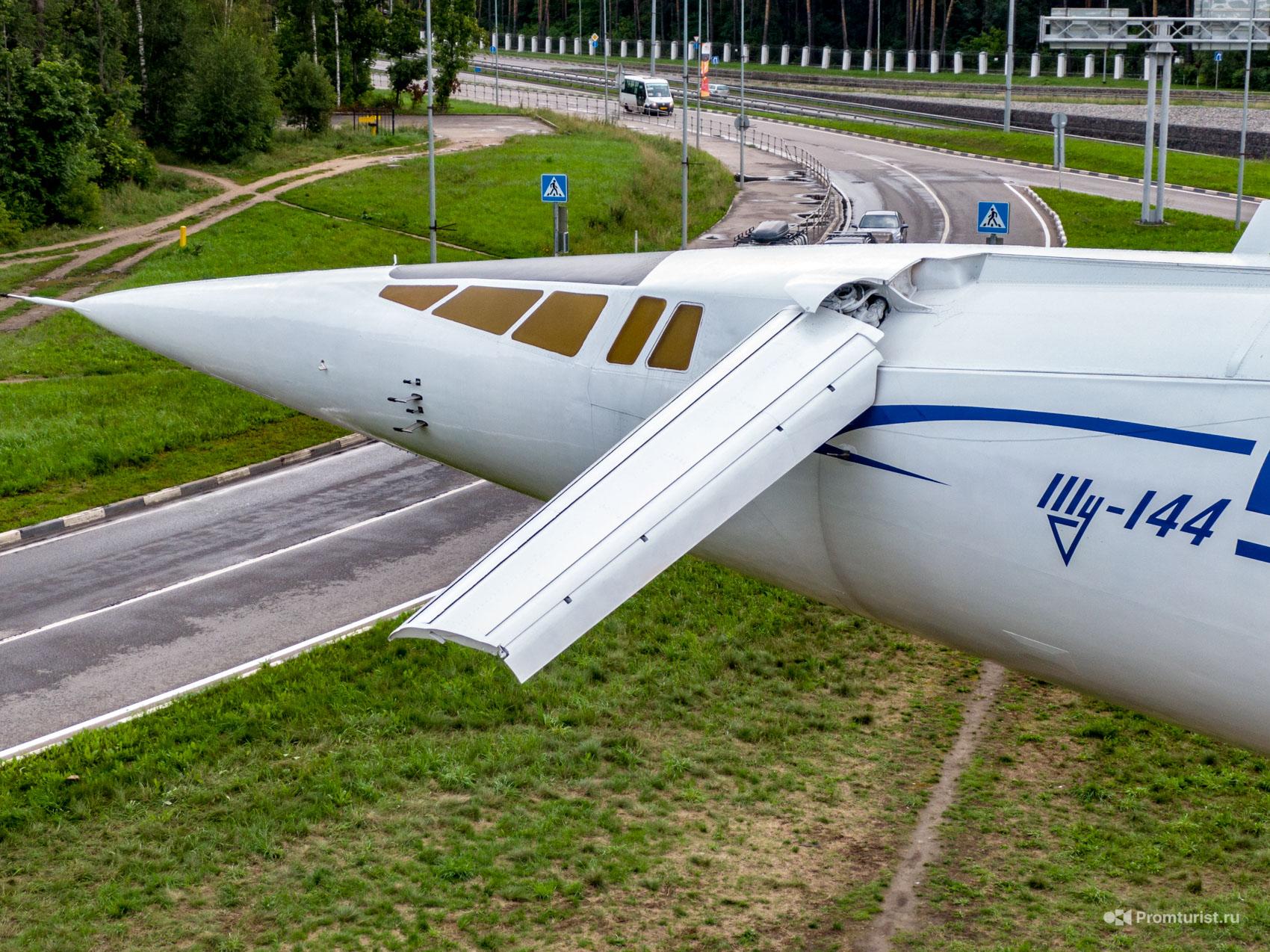 Самолет жуковский. Ту-144 Жуковский памятник. Памятник самолету ту 144. Ту-144 крыло. И 115 Жуковского самолёт.