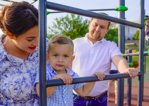 Наш дом, наши дети, наши обязанности. В семье все общее. Иначе это не семья.