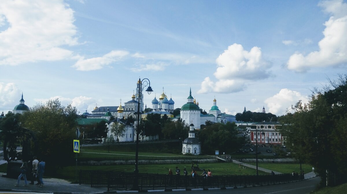 Фото автора. Вид с обзорной площадки. Там же детские качели. 