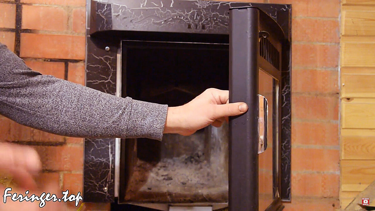 Запатентованный механизм запирания дверцы печей Ферингер